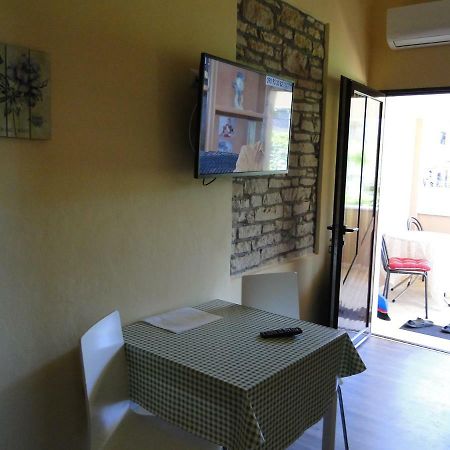 Apartment Pino Umag Buitenkant foto