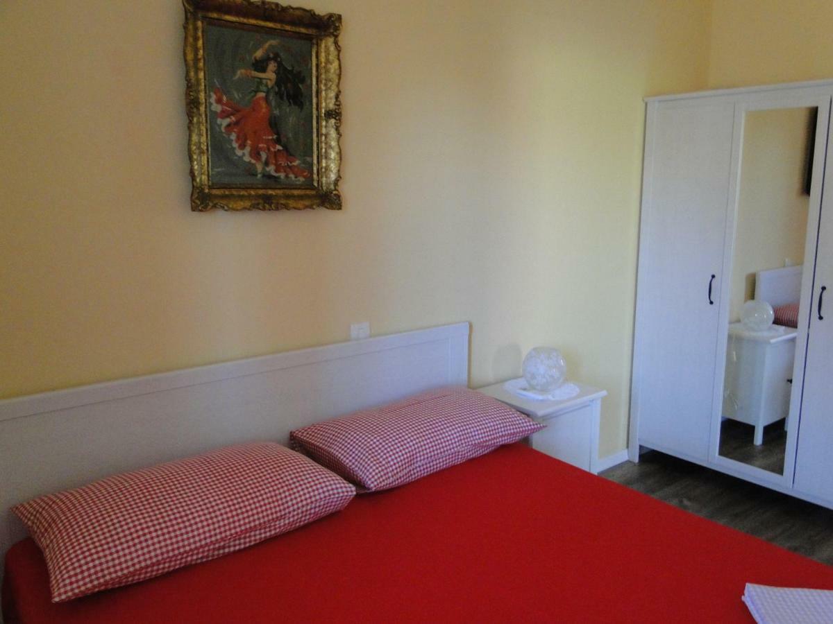 Apartment Pino Umag Buitenkant foto