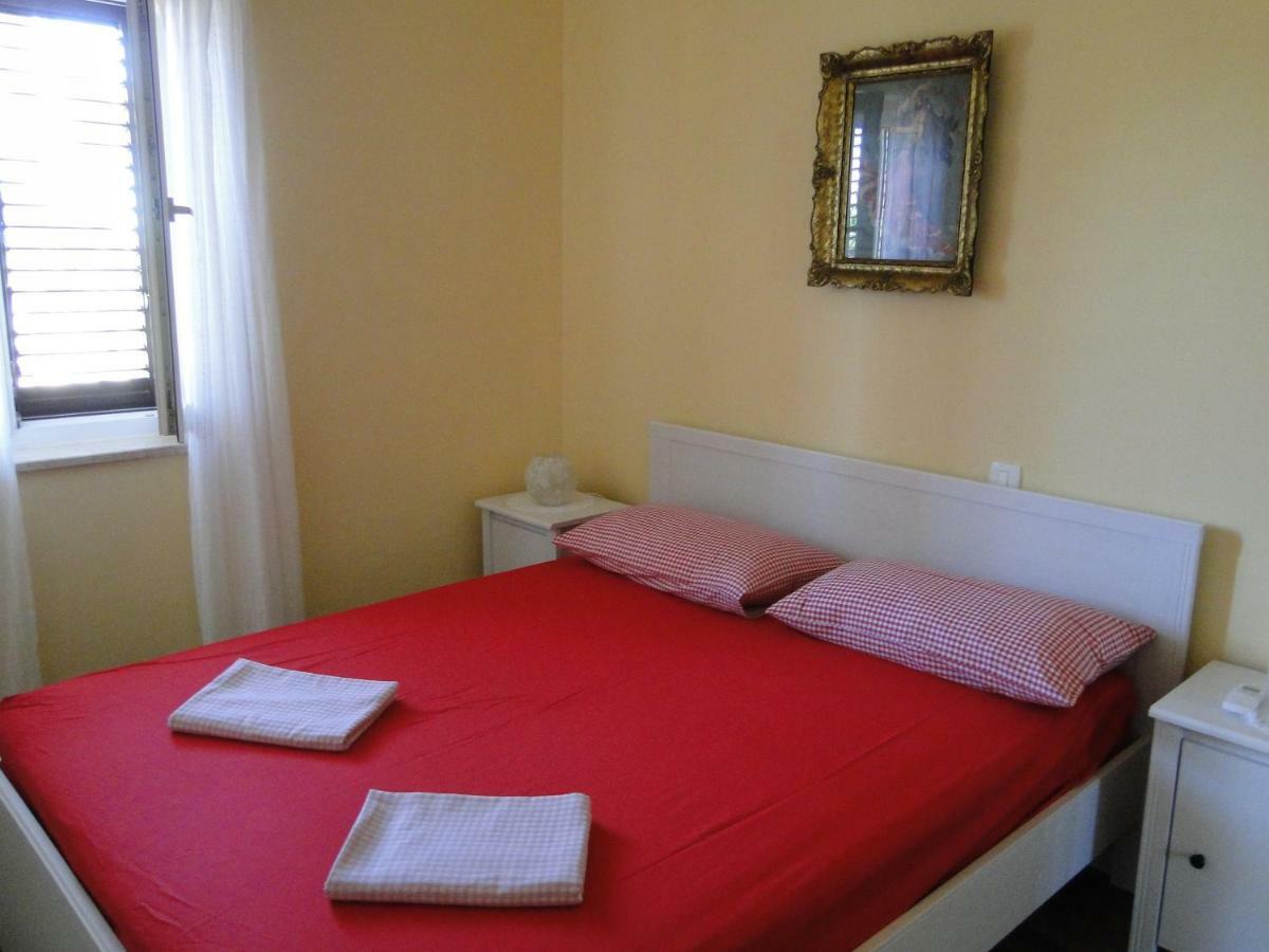 Apartment Pino Umag Buitenkant foto