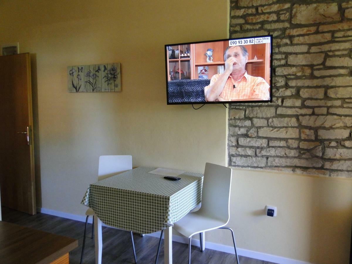 Apartment Pino Umag Buitenkant foto