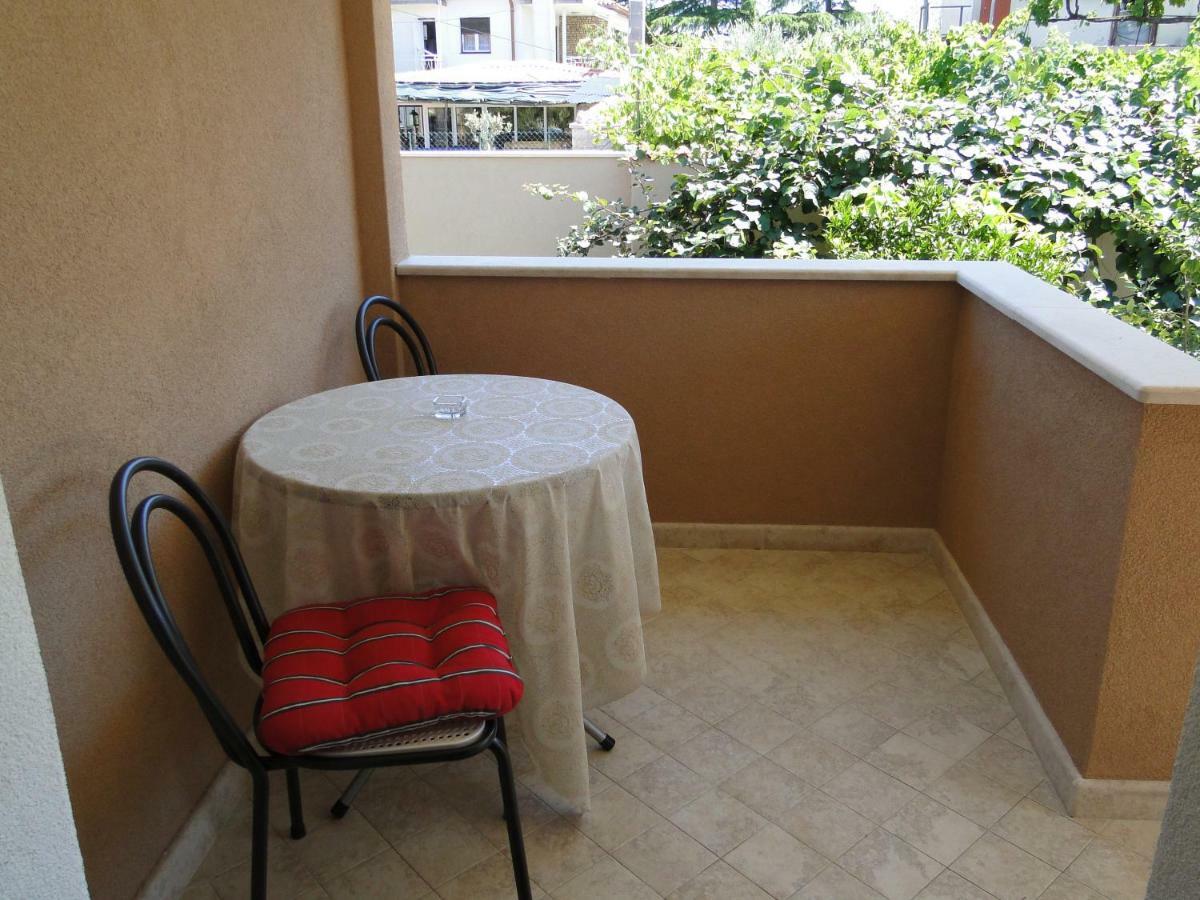 Apartment Pino Umag Buitenkant foto