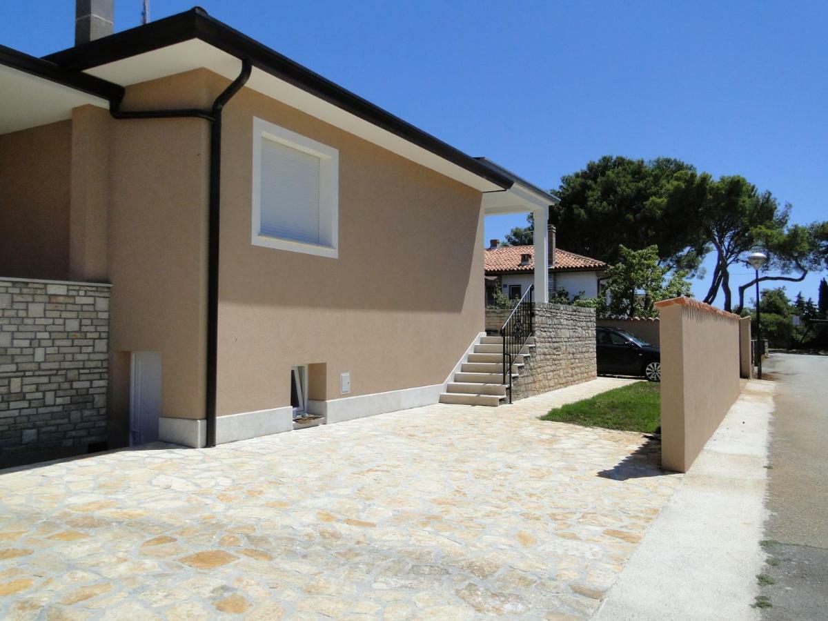 Apartment Pino Umag Buitenkant foto